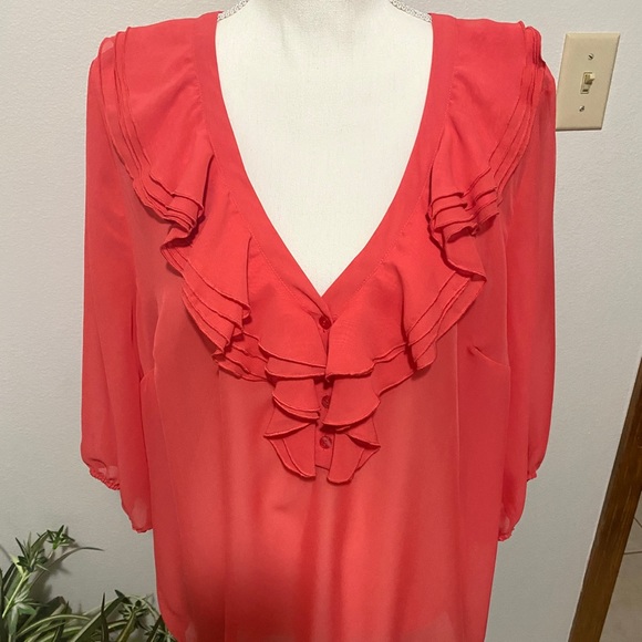 Lane Bryant, Plus Size 2 X Ruffle Chiffon Top V-Neck 3/4 Sleeves - Picture 2 of 10